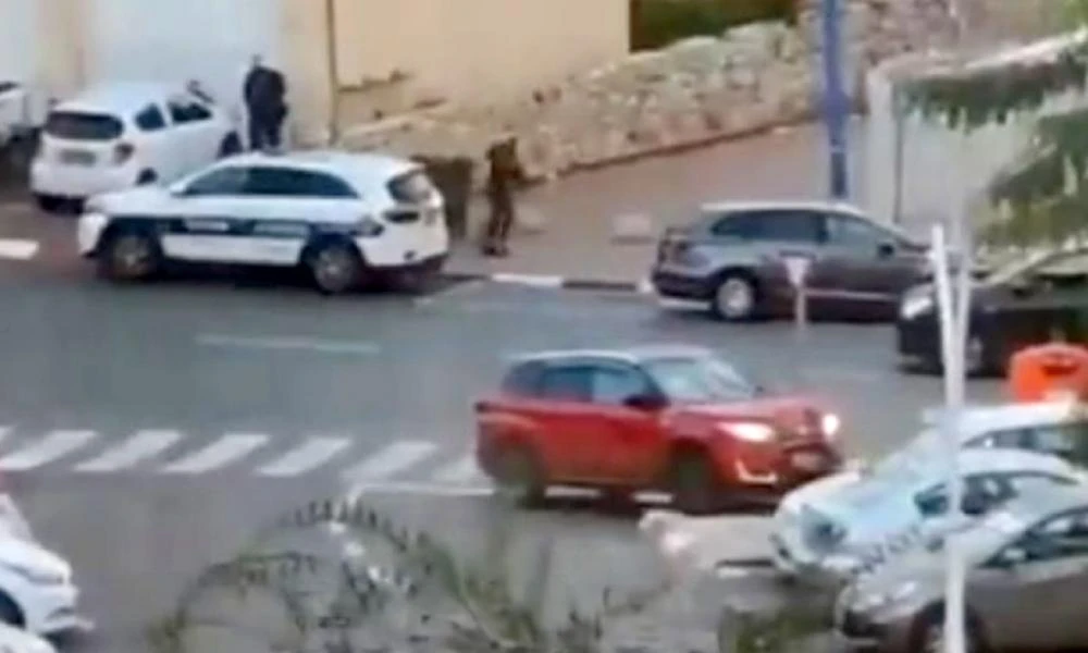 Ισραήλ: Ένοπλοι πυροβολούν πολίτη μέσα στο αυτοκίνητό του (βίντεο)